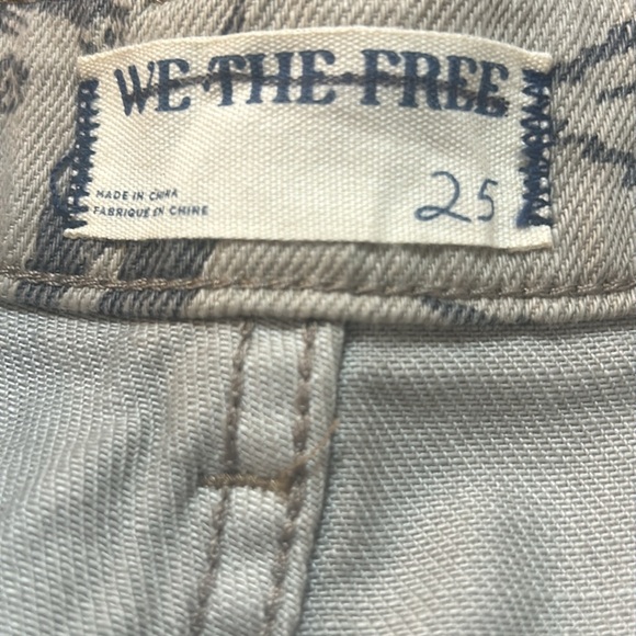 Free People Beginner's Luck Printed Slouch Shorts in stone cream - Picture 6 of 6